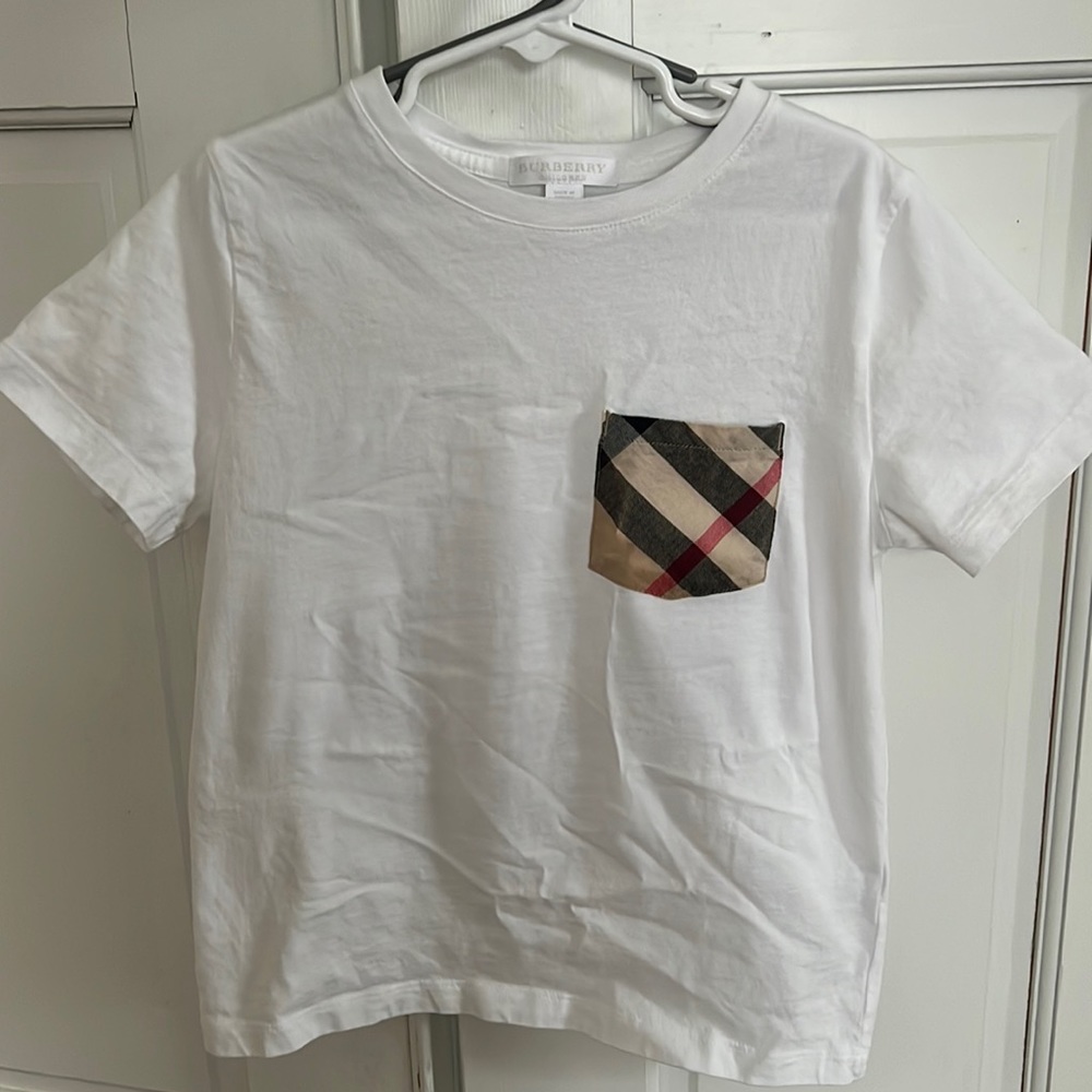 Boys Burberry pocket t-shirt size 8y.